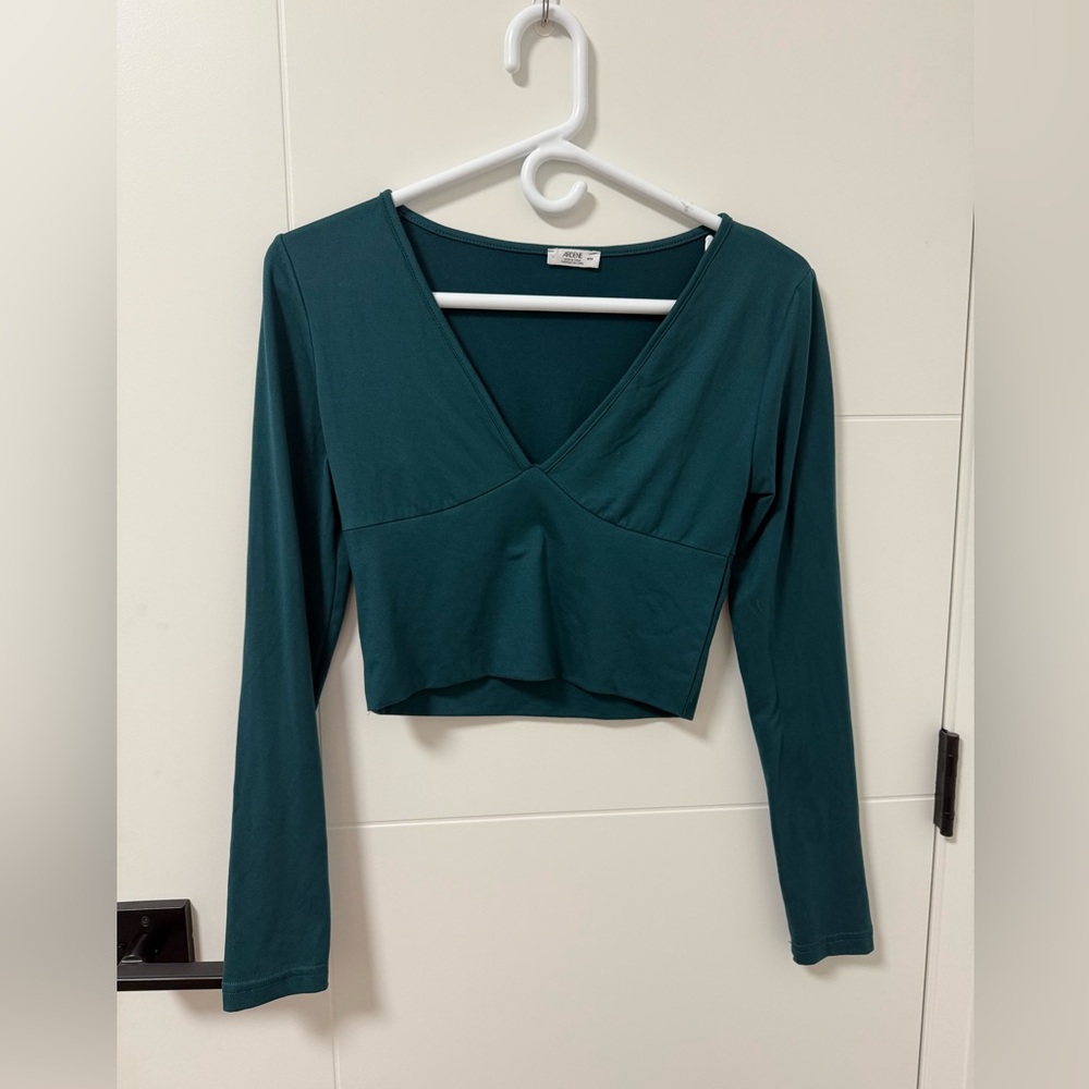 Teal V-Neck Long Sleeve Crop Top